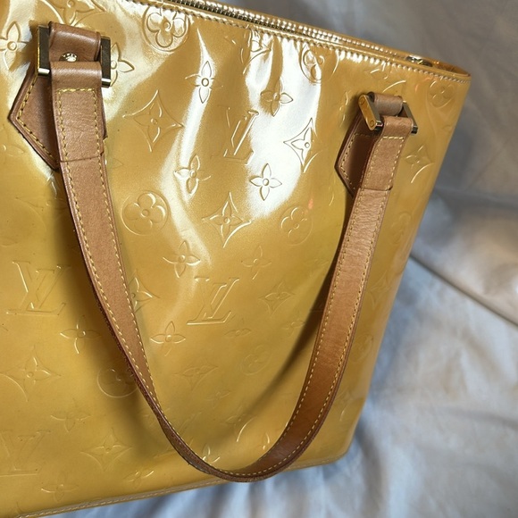 Louis Vuitton Vernis Purse: pre-loved. Beautiful bag. Date code LW0030 - Picture 9 of 14